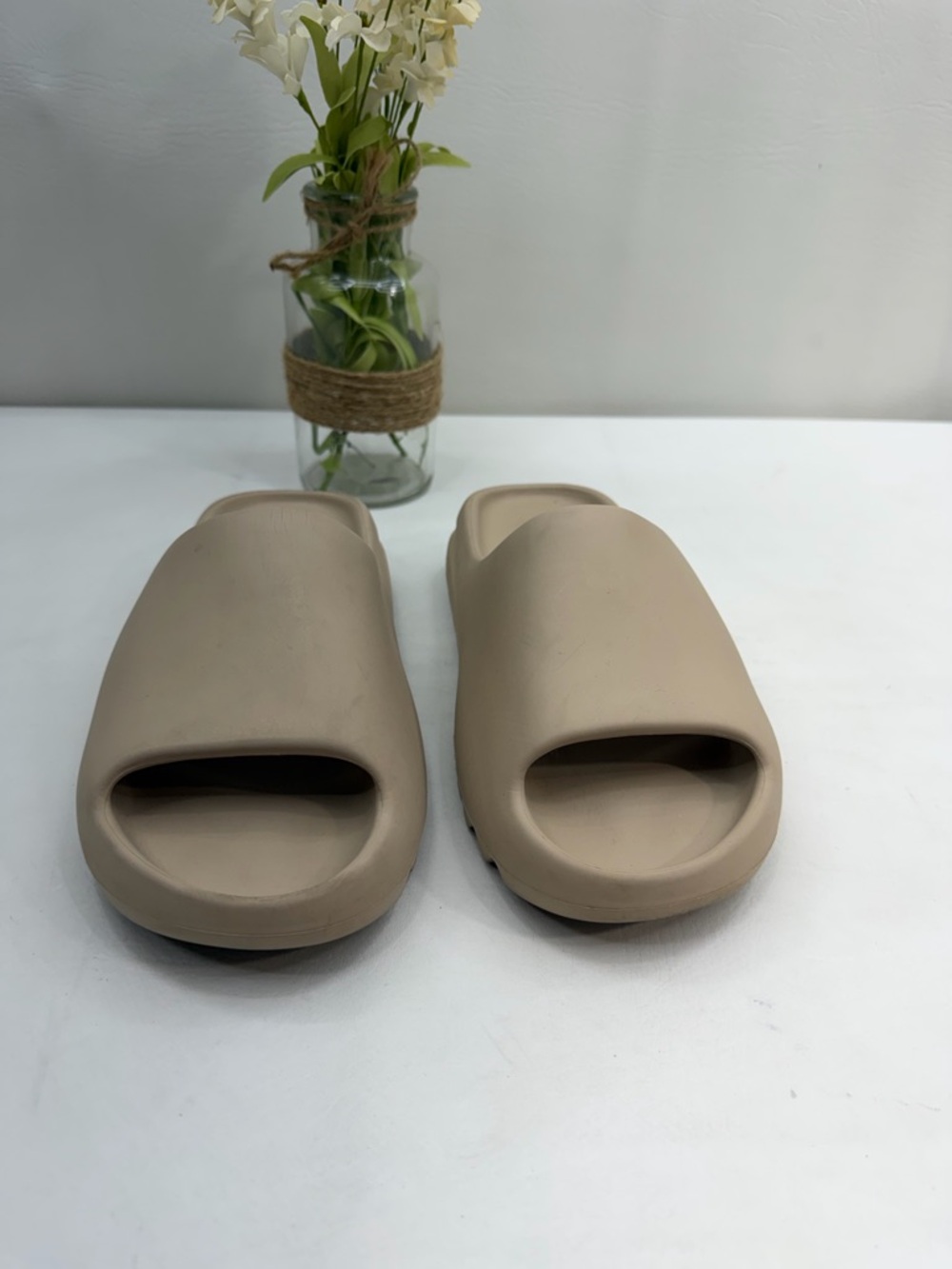 Yeezy slides - Picture 2 of 8